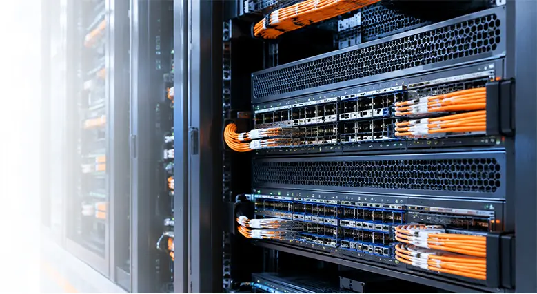 High-density AI data center with GPU server racks and 400GbE RoCE optical interconnects for a B200 cluster